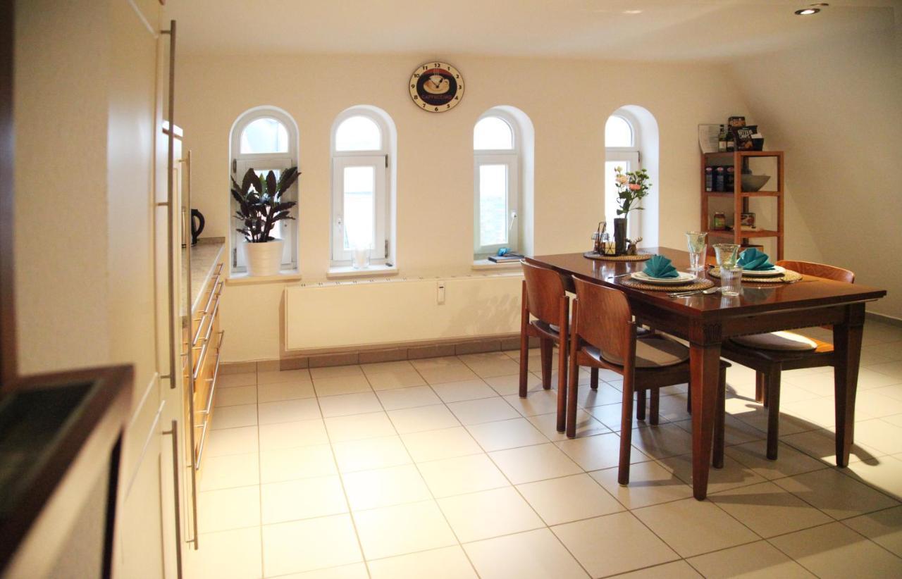 Wunderschoene Dachgeschoss - Maisonette Rostock Exterior photo