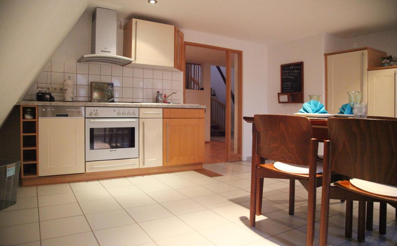 Wunderschoene Dachgeschoss - Maisonette Rostock Exterior photo